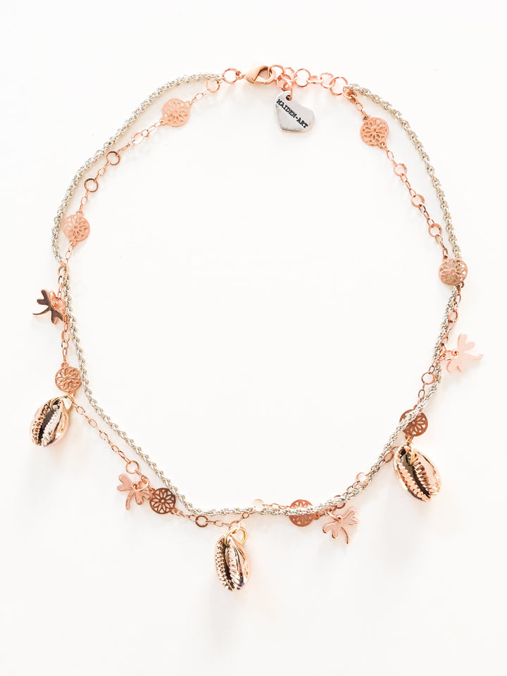 Maiden-Art choker with seashells and dragonflies