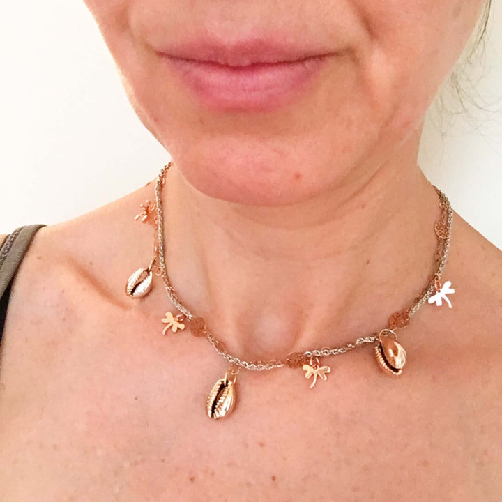 Maiden-Art choker necklace with seashells